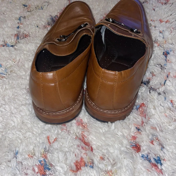 Van Heusen Dress Shoes - Picture 2 of 3